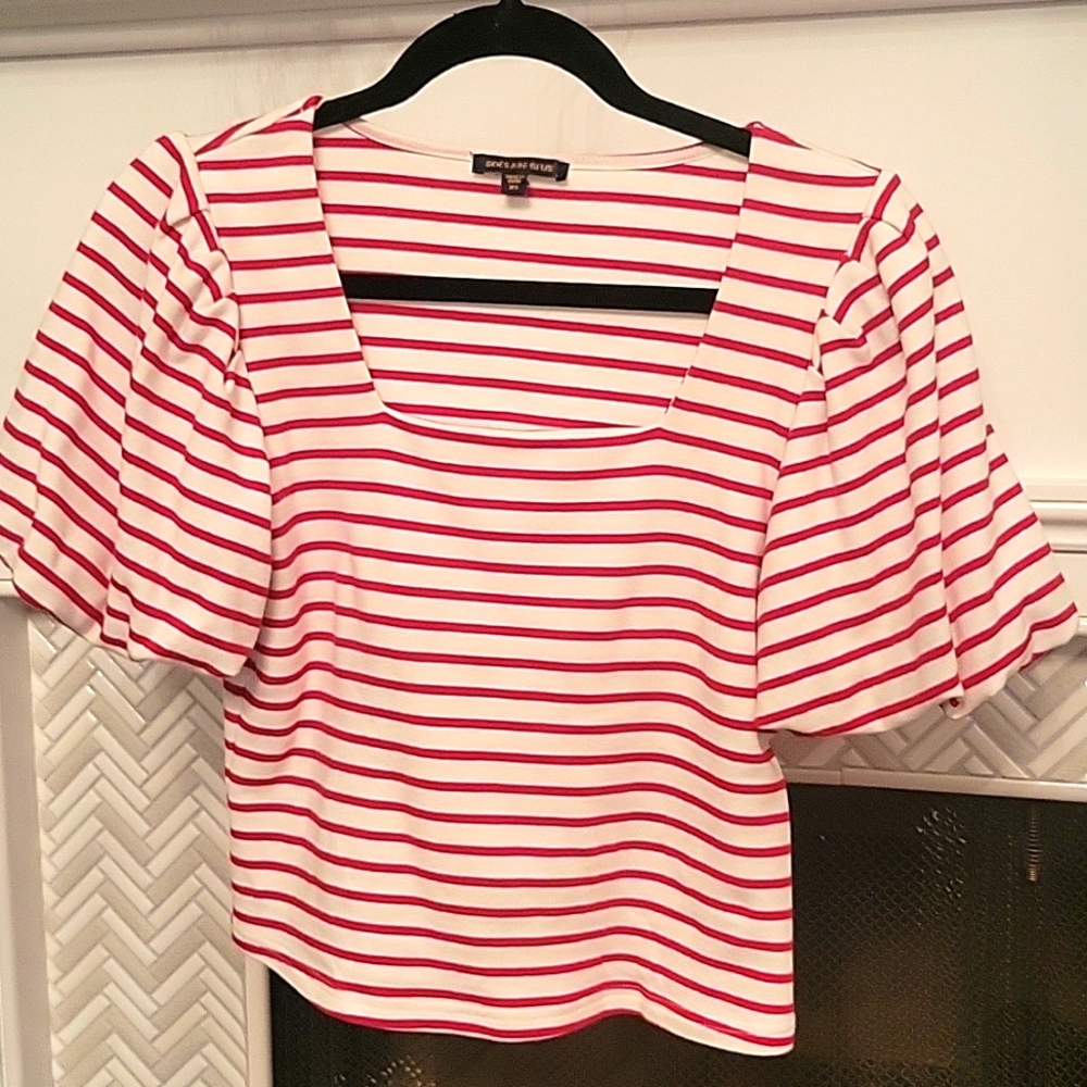 Skies are blue XS red striped top